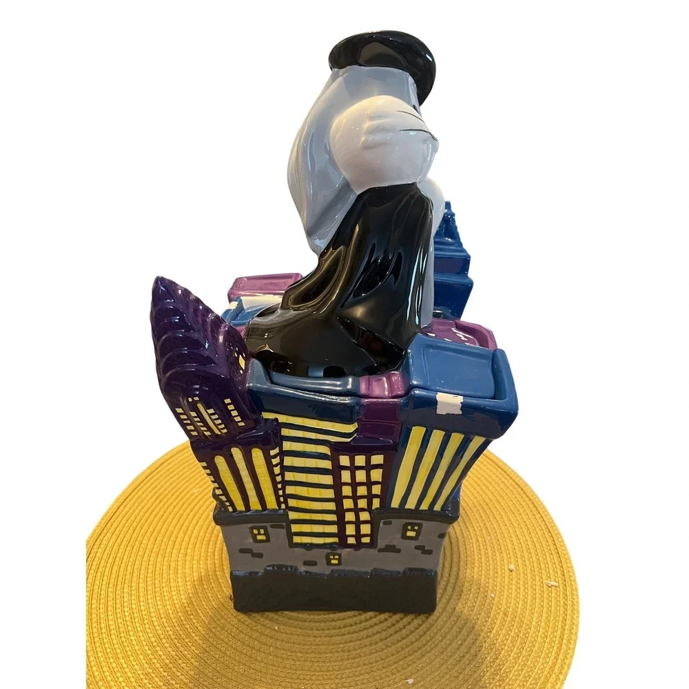 Warner‎ Bros Bugs Bunny New York Musical Cookie Jar Display Model No Music